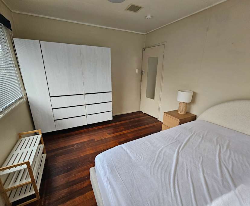 $330, Share-house, 3 bathrooms, Norman Park QLD 4170