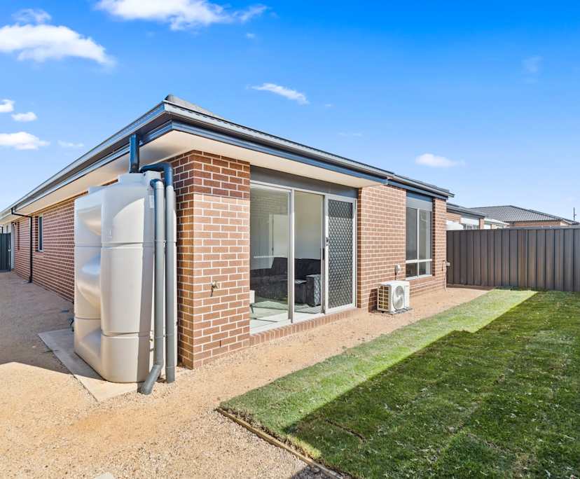 $200, Share-house, 3 bathrooms, Melton South VIC 3338
