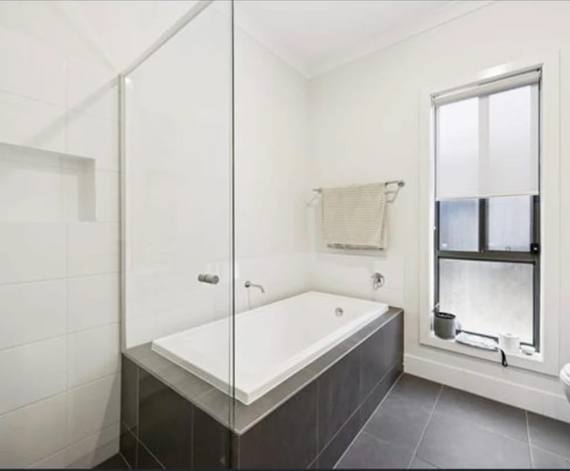 Unfurnished room in a share house