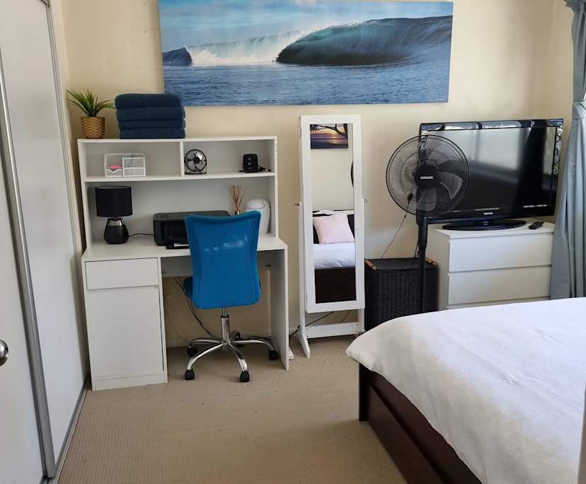 Furnished room in a flatshare