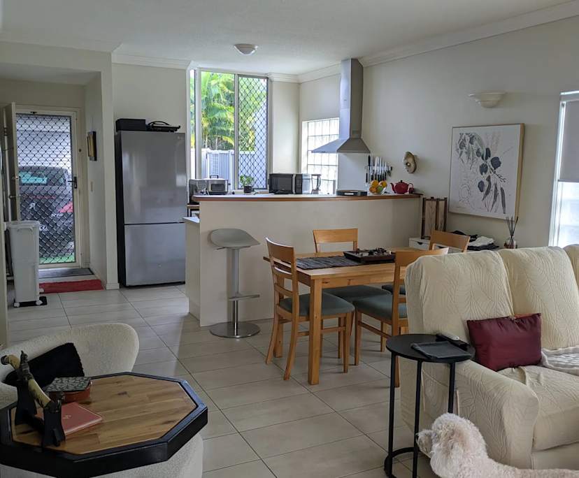 $300, Share-house, 2 bathrooms, Manunda QLD 4870