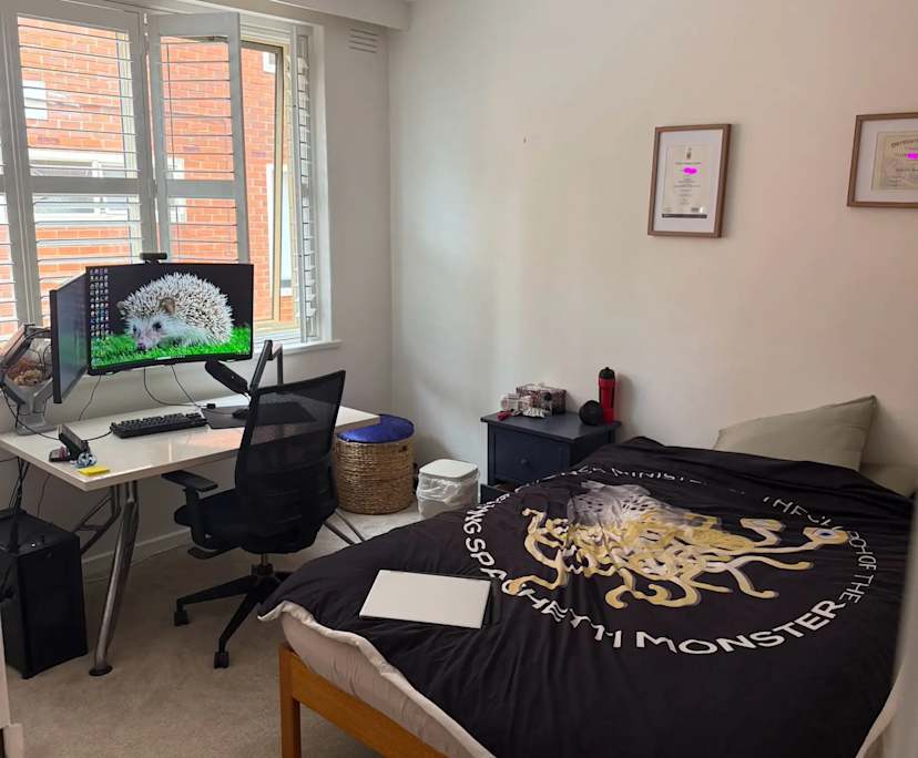 Unfurnished room in a flatshare