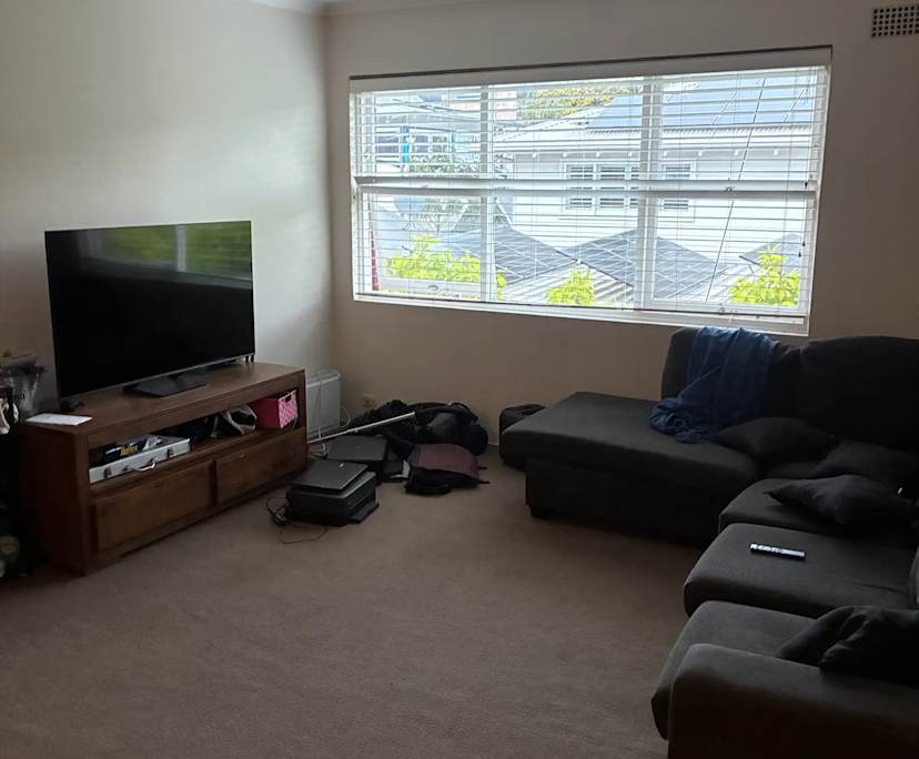 Unfurnished room in a flatshare