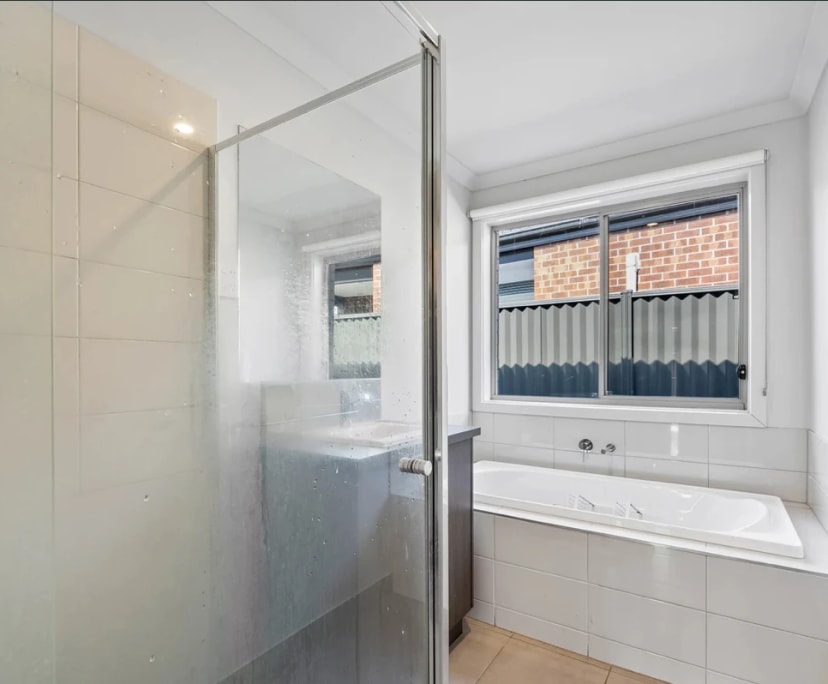 Unfurnished room in a share house