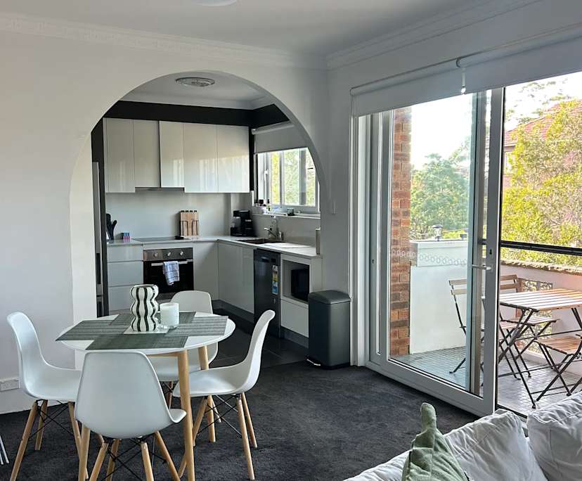 Furnished room in a flatshare