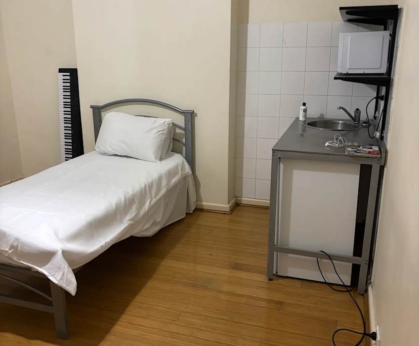 Furnished room in a share house