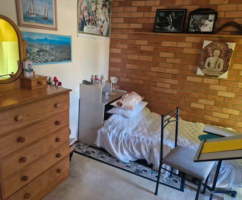 Furnished room in a flatshare