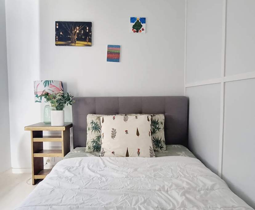 Furnished room in a share house