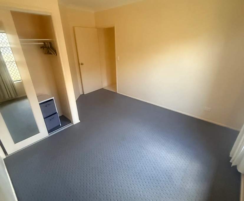 Room in a share house