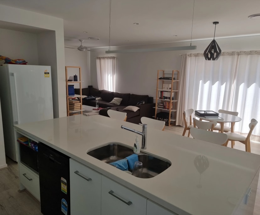 Room in a share house