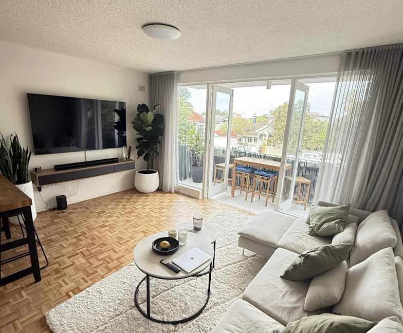 Furnished room in a flatshare