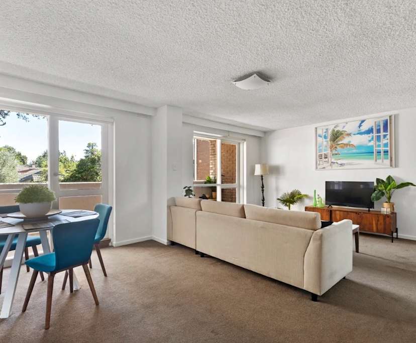 Furnished room in a flatshare