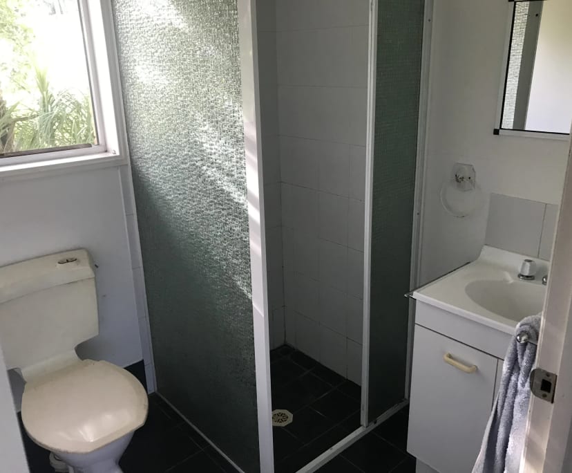 $285, Share-house, 3 bathrooms, Ocean Shores NSW 2483