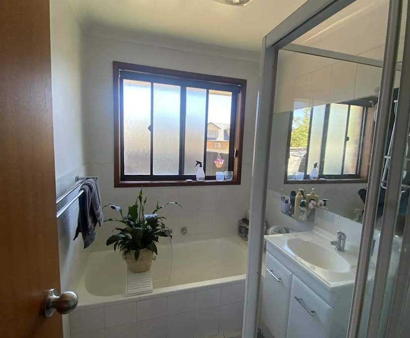 Furnished room in a flatshare