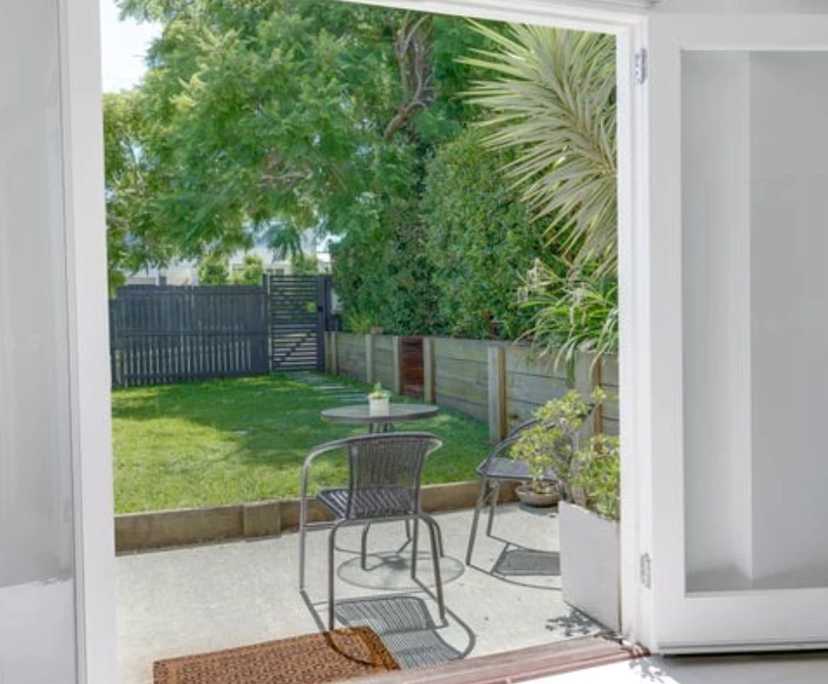 $325, Share-house, 4 bathrooms, Labrador QLD 4215