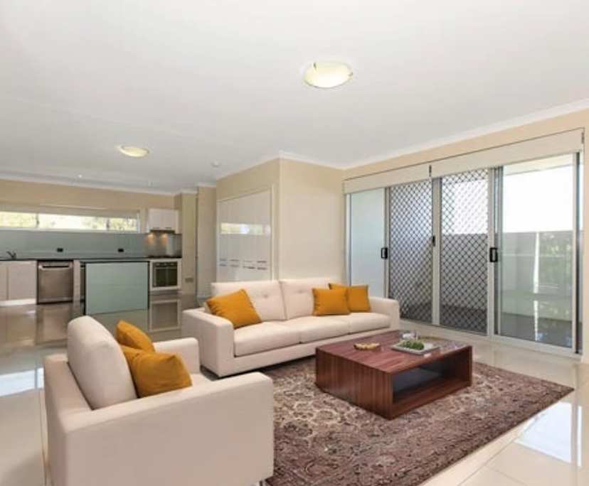 Unfurnished room with ensuite in a flatshare