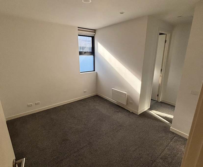 Unfurnished room with own bathroom
