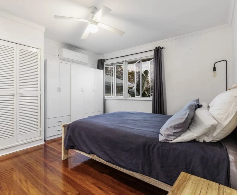 Room in a share house