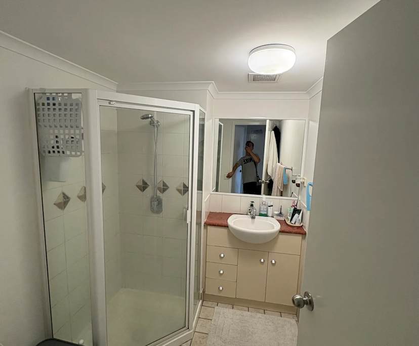 Furnished room in a flatshare