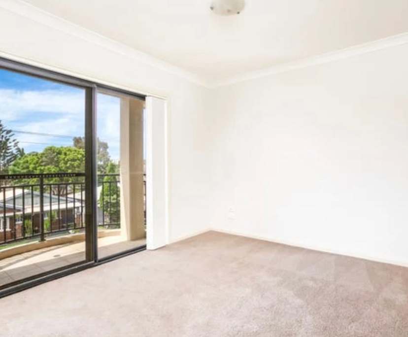 Unfurnished room in a flatshare