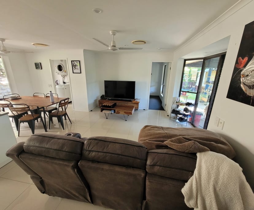 $320, Share-house, 3 bathrooms, Highland Park QLD 4211