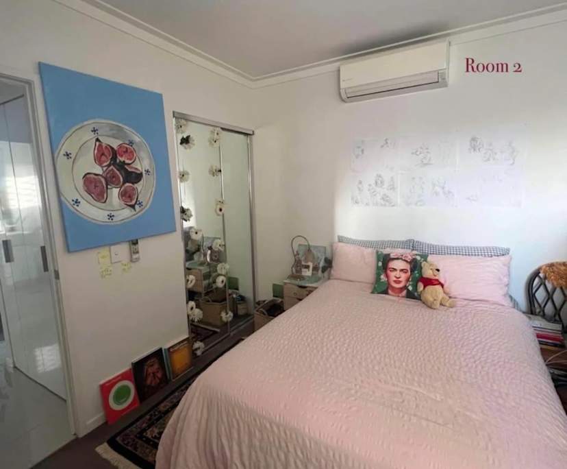 Furnished room in a flatshare