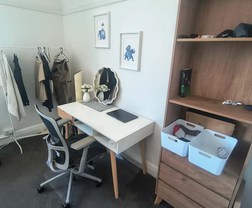 Furnished room in a flatshare