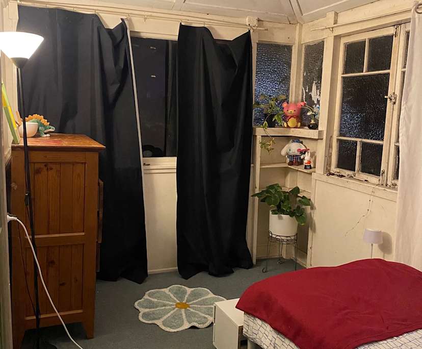 Furnished room in a share house
