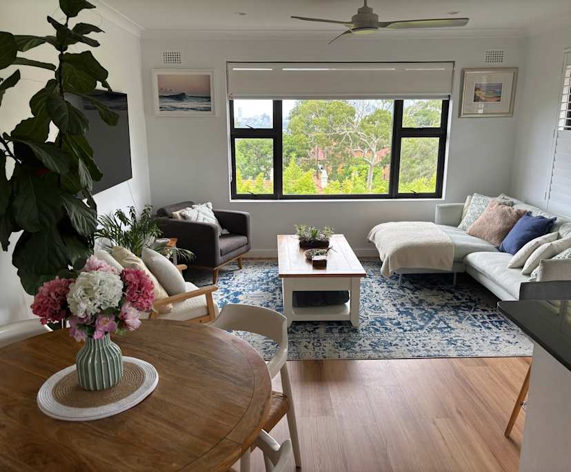 Furnished room in a flatshare