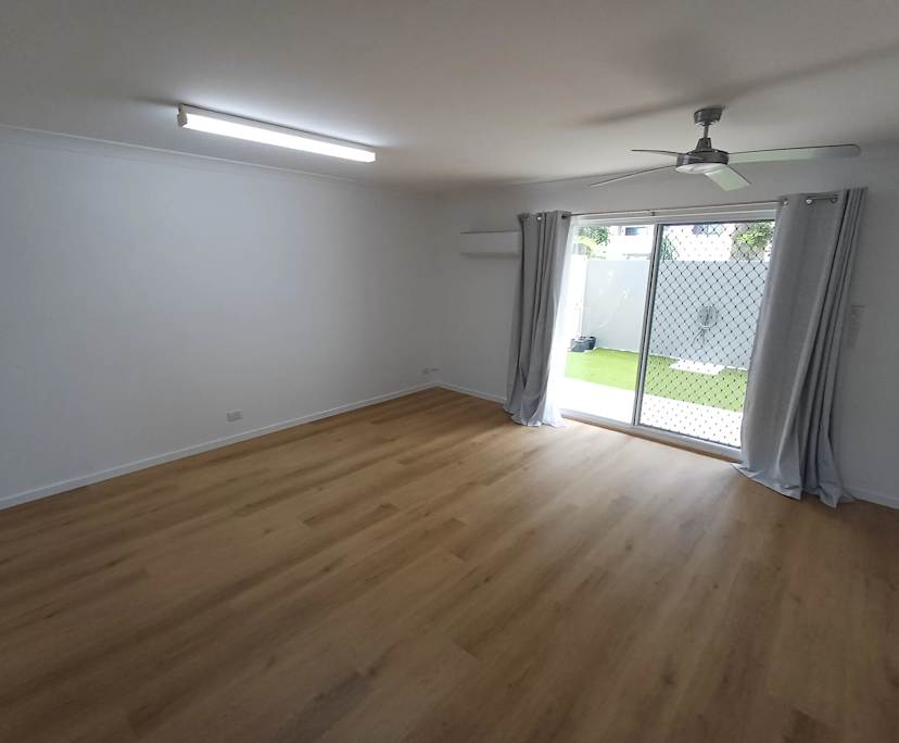 Unfurnished room studio flat for rent