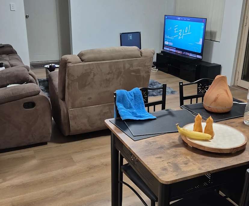 Furnished room with ensuite in a flatshare