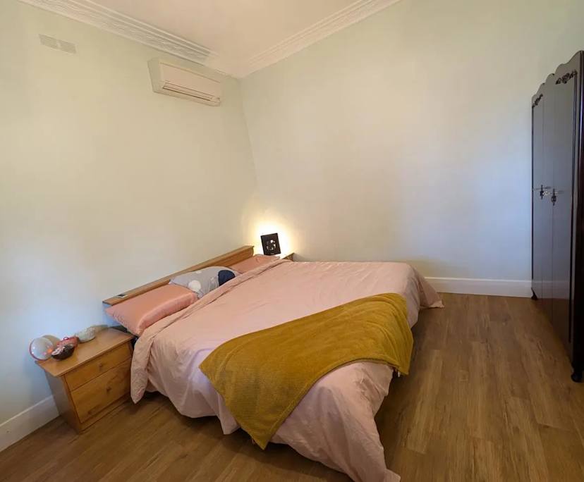 Room in a share house