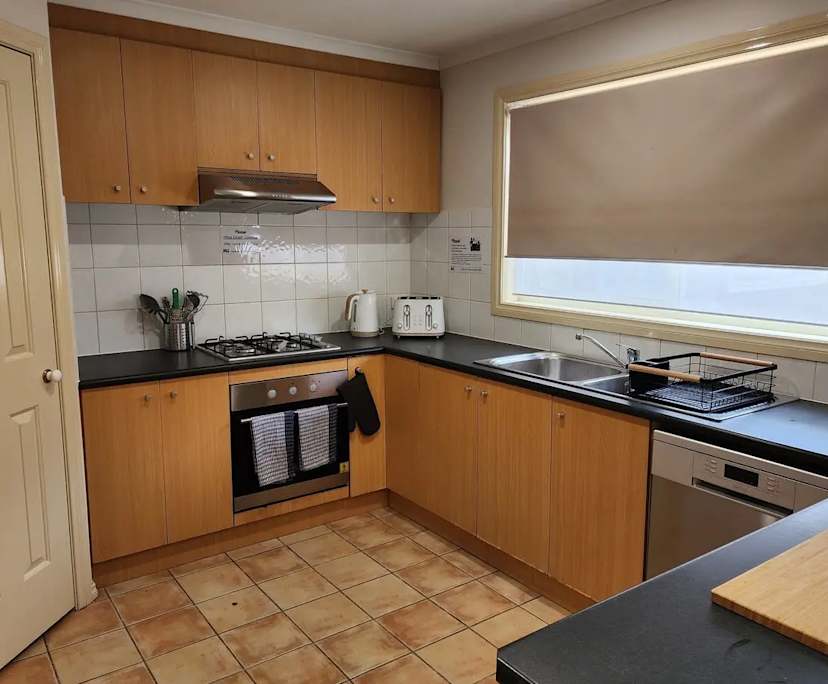 $200-220, Share-house, 2 rooms, Caroline Springs VIC 3023, Caroline Springs VIC 3023