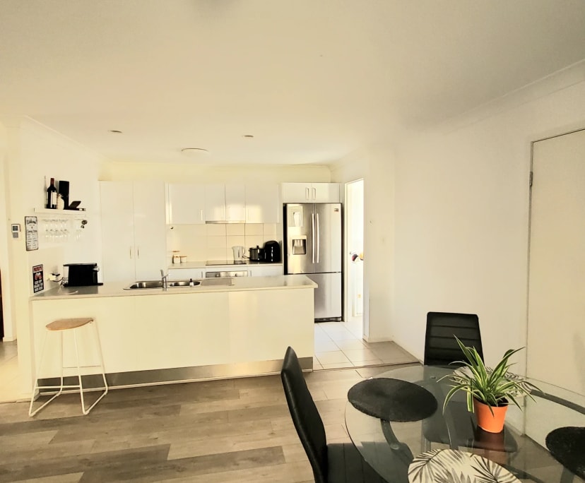 $290, Share-house, 3 bathrooms, Pacific Pines QLD 4211