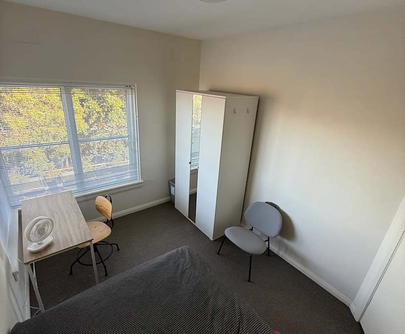 Furnished room in a flatshare