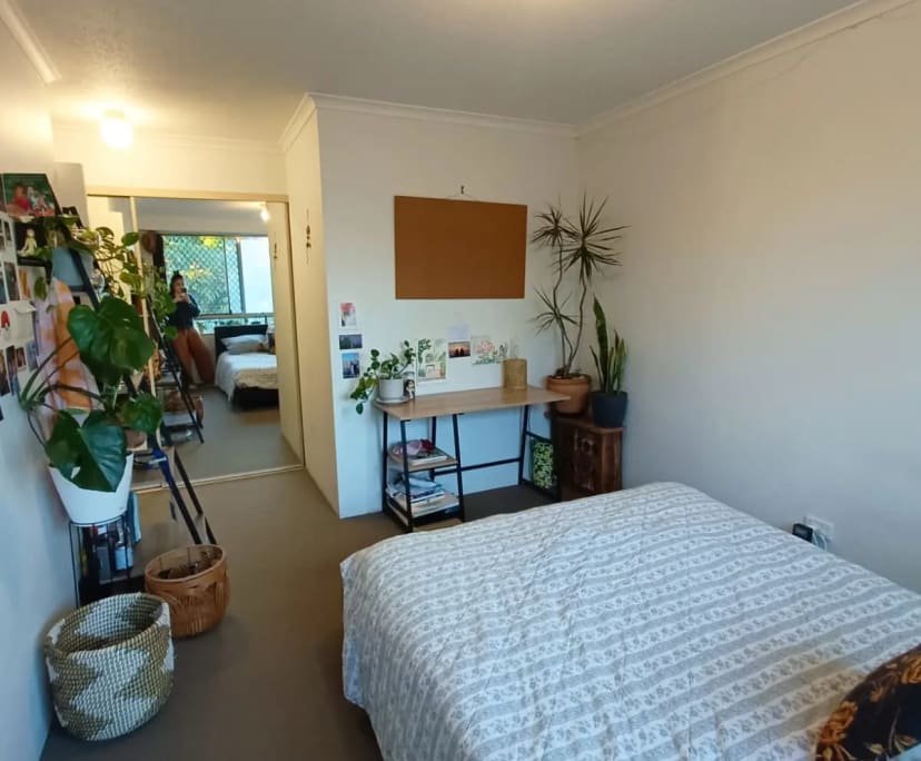 Furnished room in a flatshare