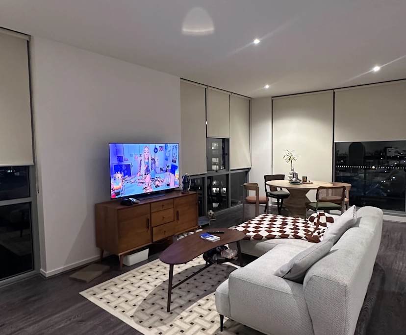 Furnished room with ensuite in a flatshare