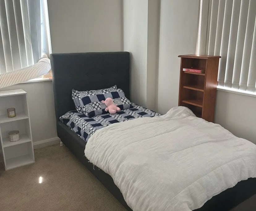 Furnished room in a flatshare