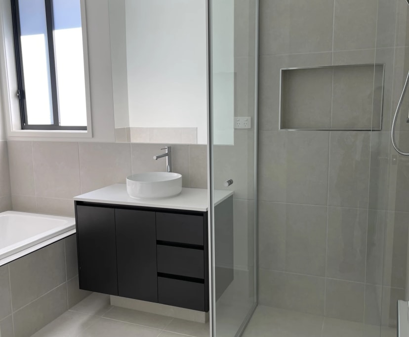 $330, Share-house, 4 bathrooms, Greenbank QLD 4124