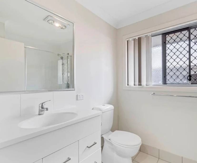 $300, Share-house, 3 bathrooms, Doolandella QLD 4077