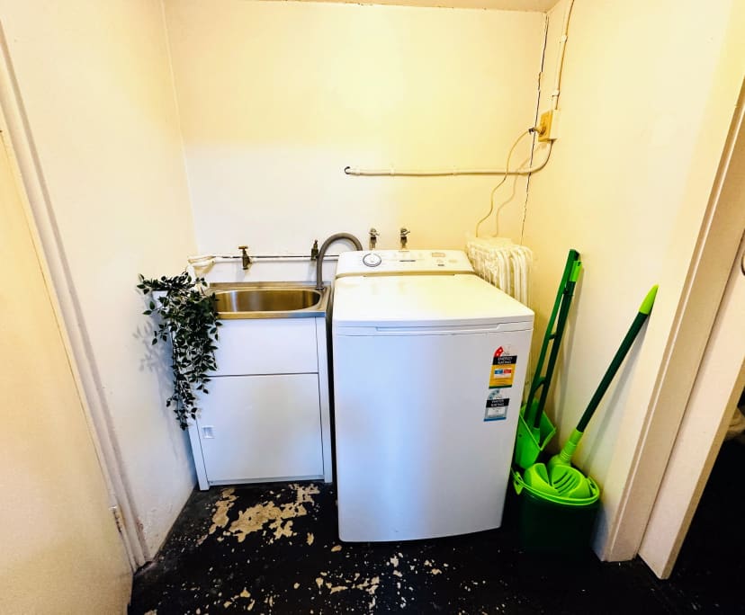 $330, Flatshare, 5 bathrooms, Newtown NSW 2042