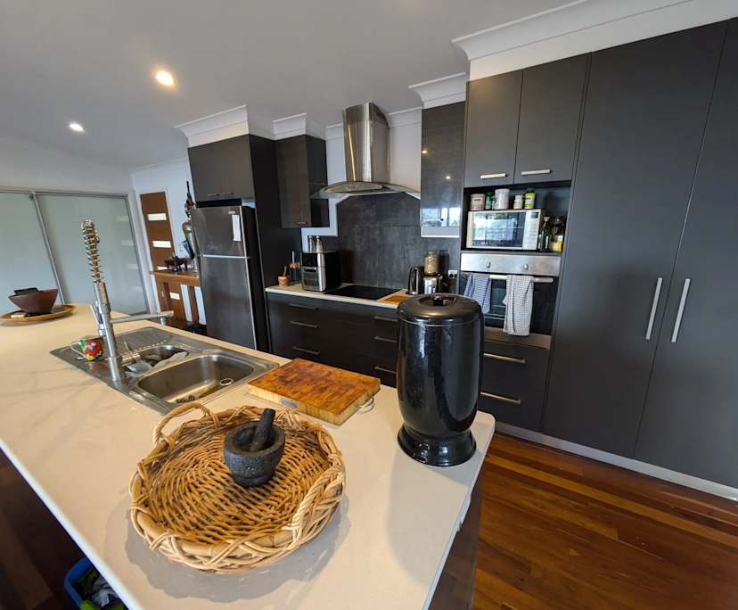 $370, Share-house, 3 bathrooms, Cannonvale QLD 4802