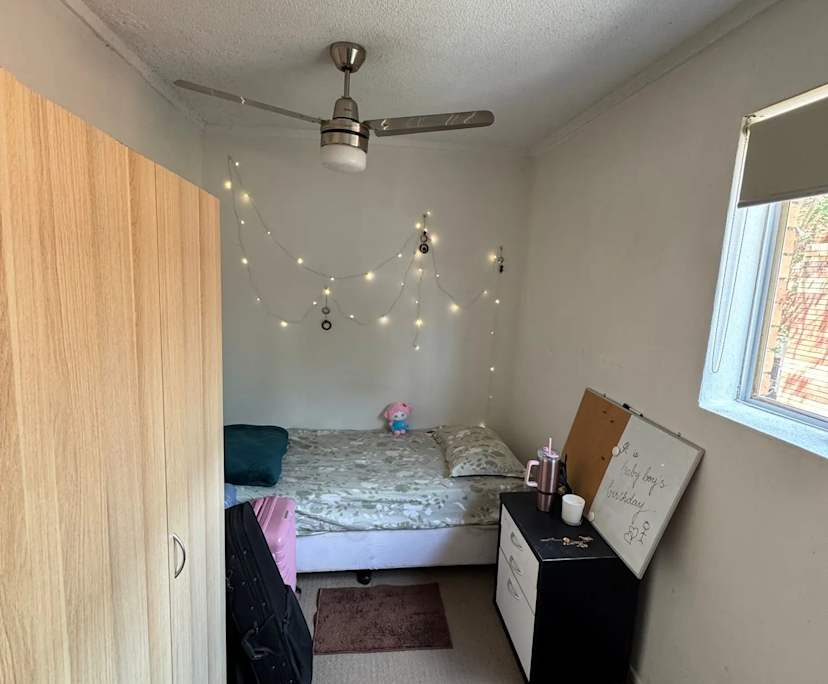 Furnished room in a flatshare
