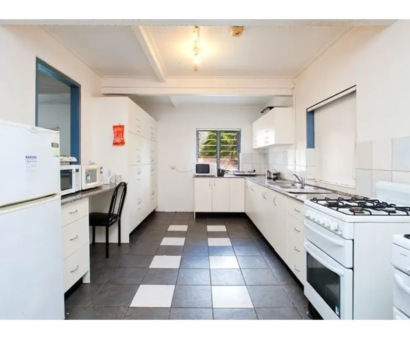 3 Rooms for Rent in Indooroopilly, Brisbane 1802...
