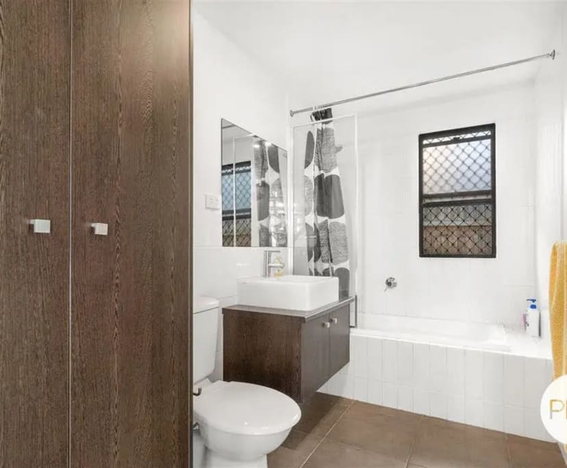 $240, Share-house, 3 bathrooms, Windsor QLD 4030
