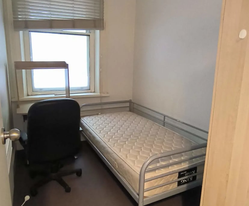 Furnished room in a flatshare