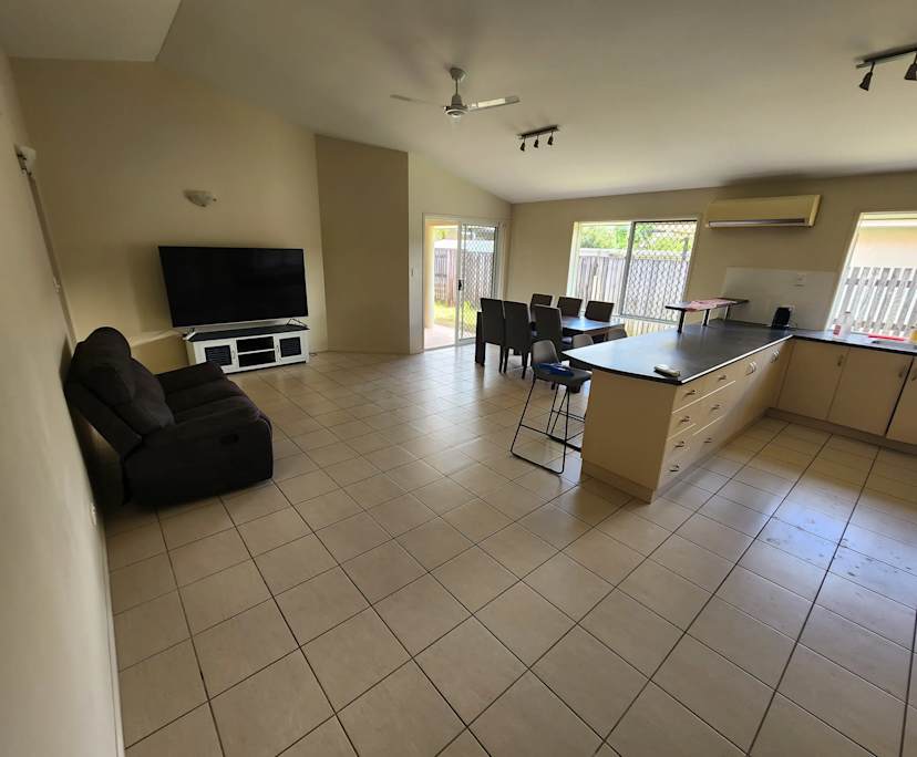 $280, Share-house, 4 bathrooms, Glenella QLD 4740