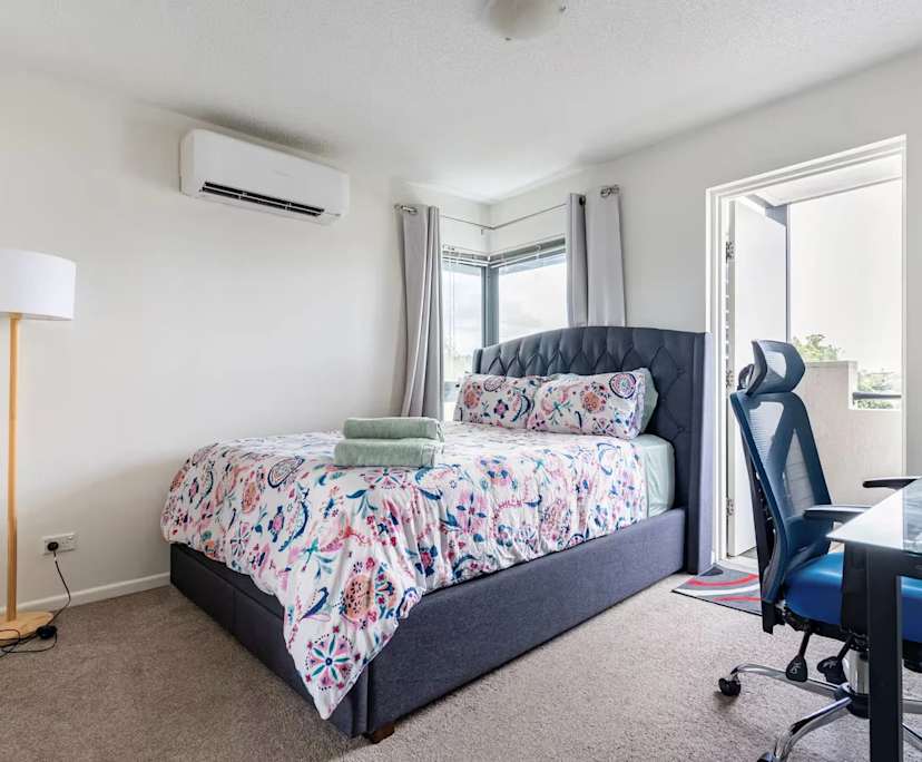 $1,000, Whole-property, 2 bathrooms, Toowong QLD 4066