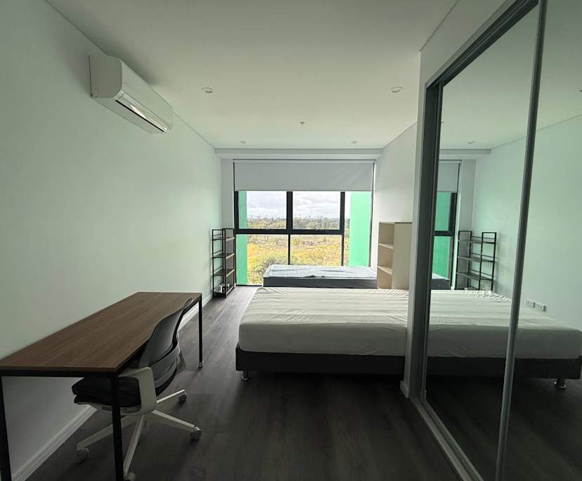 Furnished room with ensuite in a flatshare