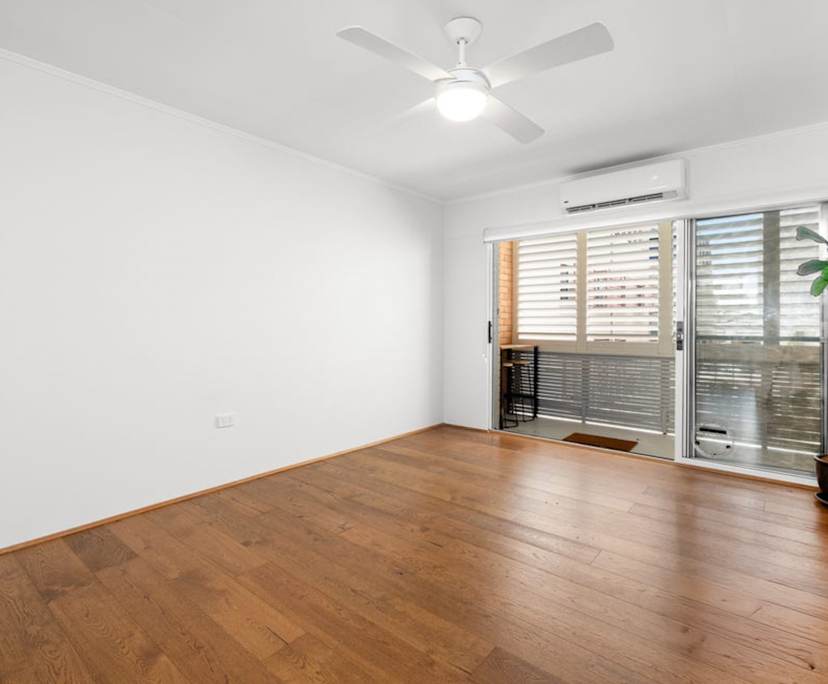 Unfurnished room in a flatshare